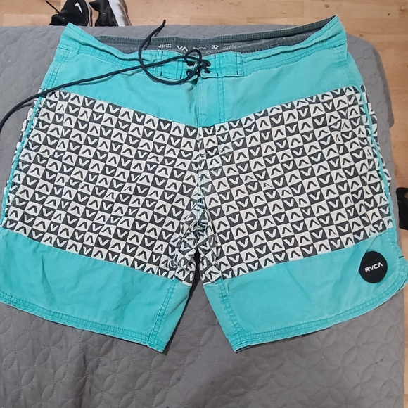 Rvca board shorts - Picture 1 of 4